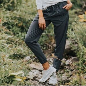 Albion Fit Cropped Joggers Jetsetter